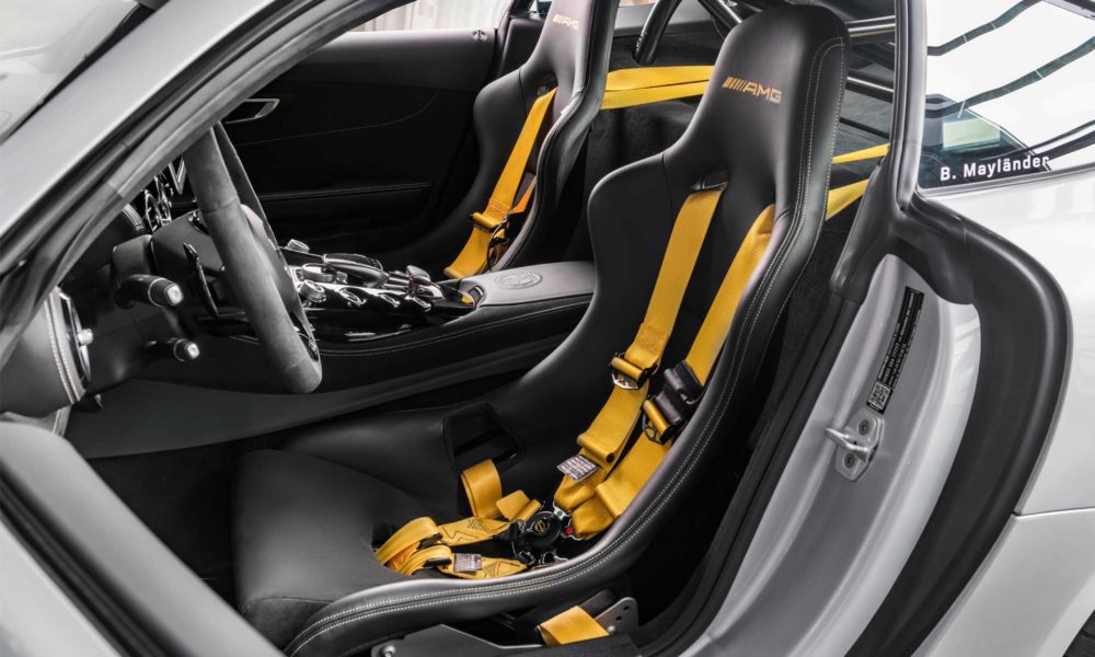 Mercedes-AMG-GT-R-Official-FIA-F1-Safety-Car-interior_2