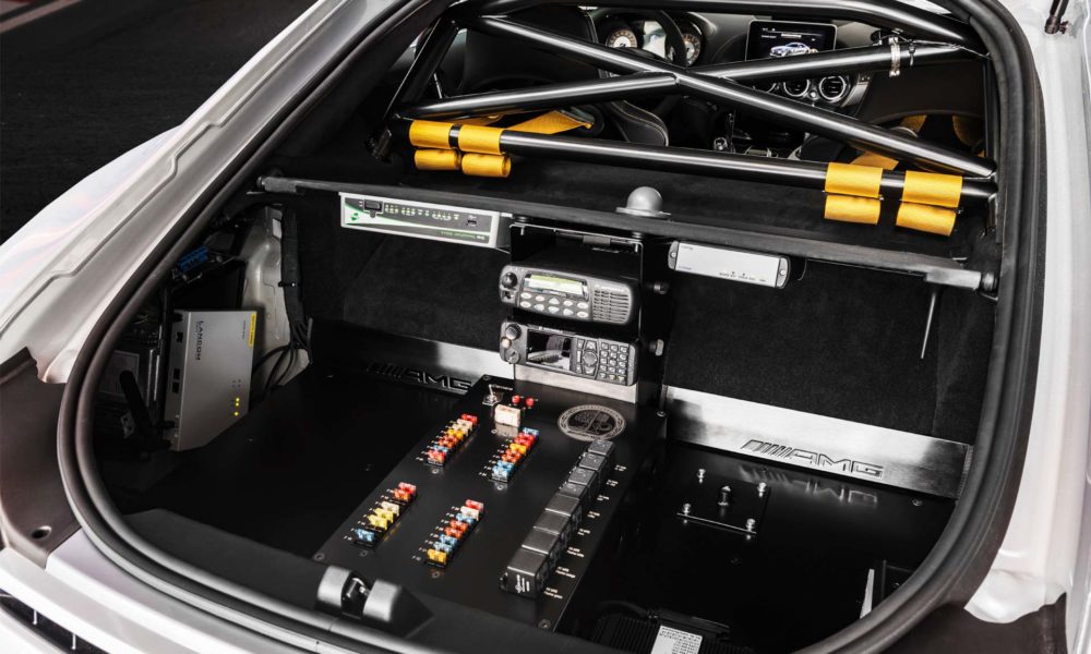Mercedes-AMG-GT-R-Official-FIA-F1-Safety-Car-interior_3