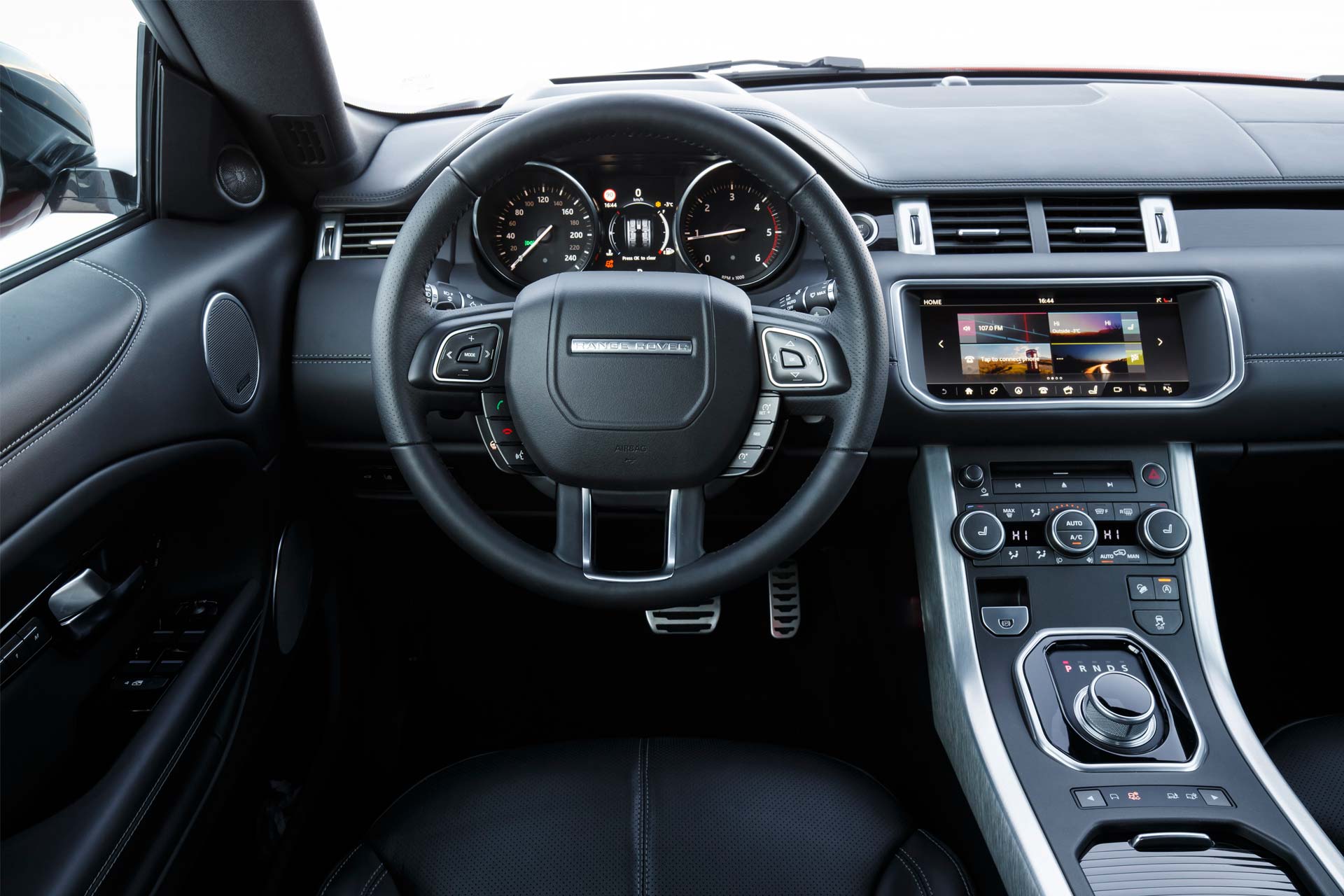 Range-Rover-Evoque-Convertible-interior