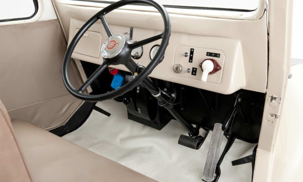 1947-Nissan-Tama-electric-vehicle-interior