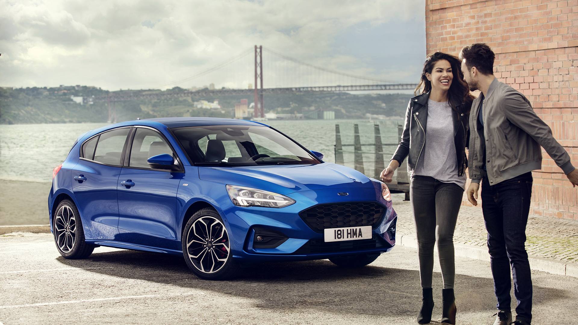 2019-4th-generation-Ford-Focus-ST-Line