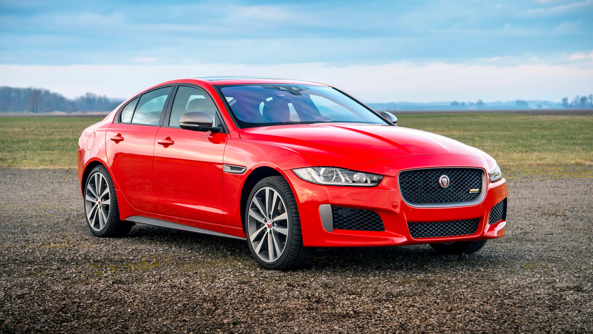 Jaguar-XE-300-Sport_2