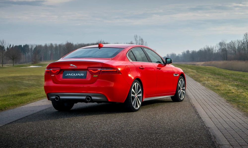 Jaguar-XE-300-Sport_3