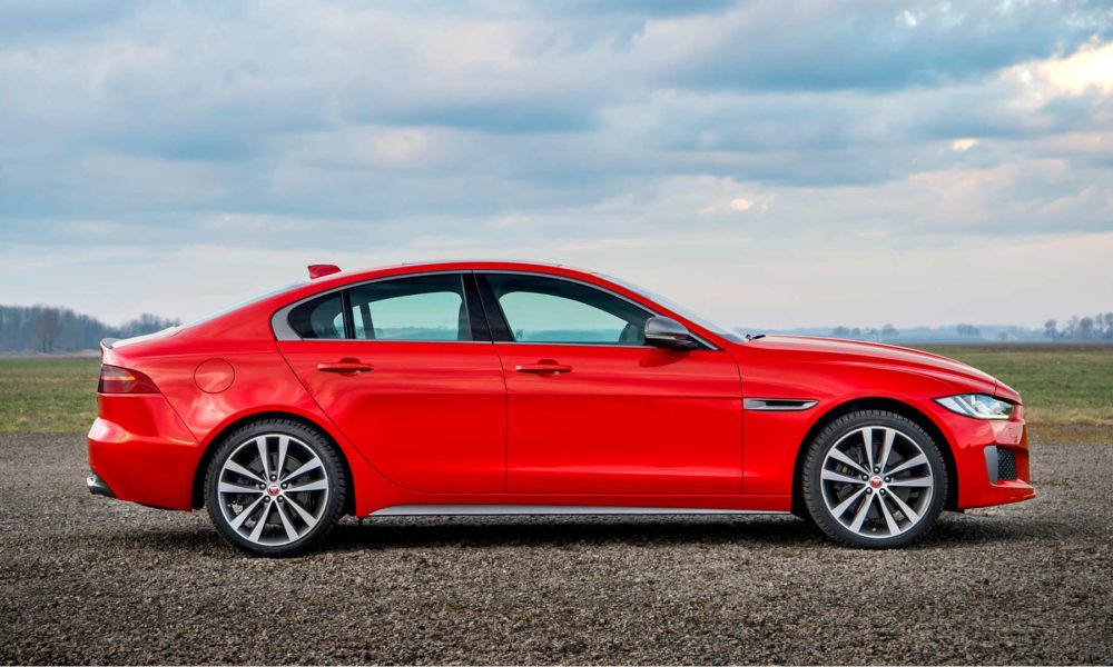 Jaguar-XE-300-Sport_4