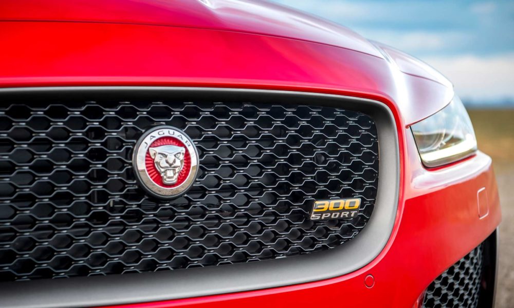 Jaguar-XE-300-Sport_5