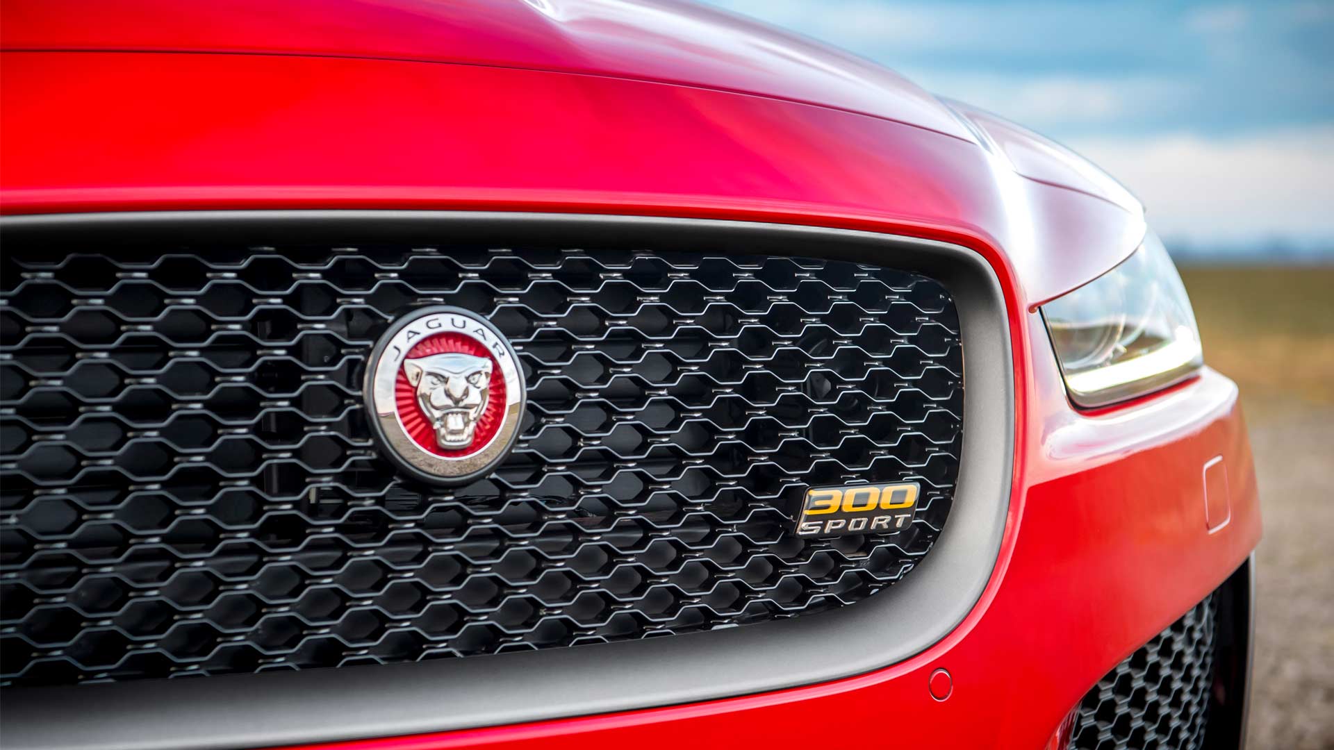 Jaguar-XE-300-Sport_5