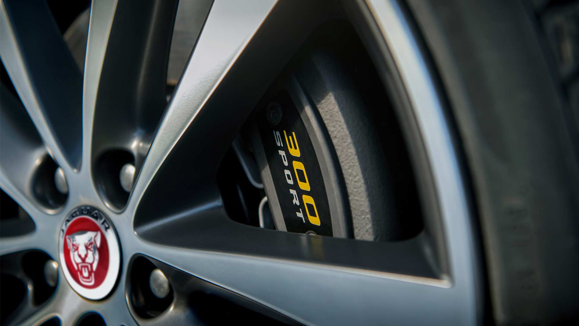 Jaguar-XE-300-Sport_6