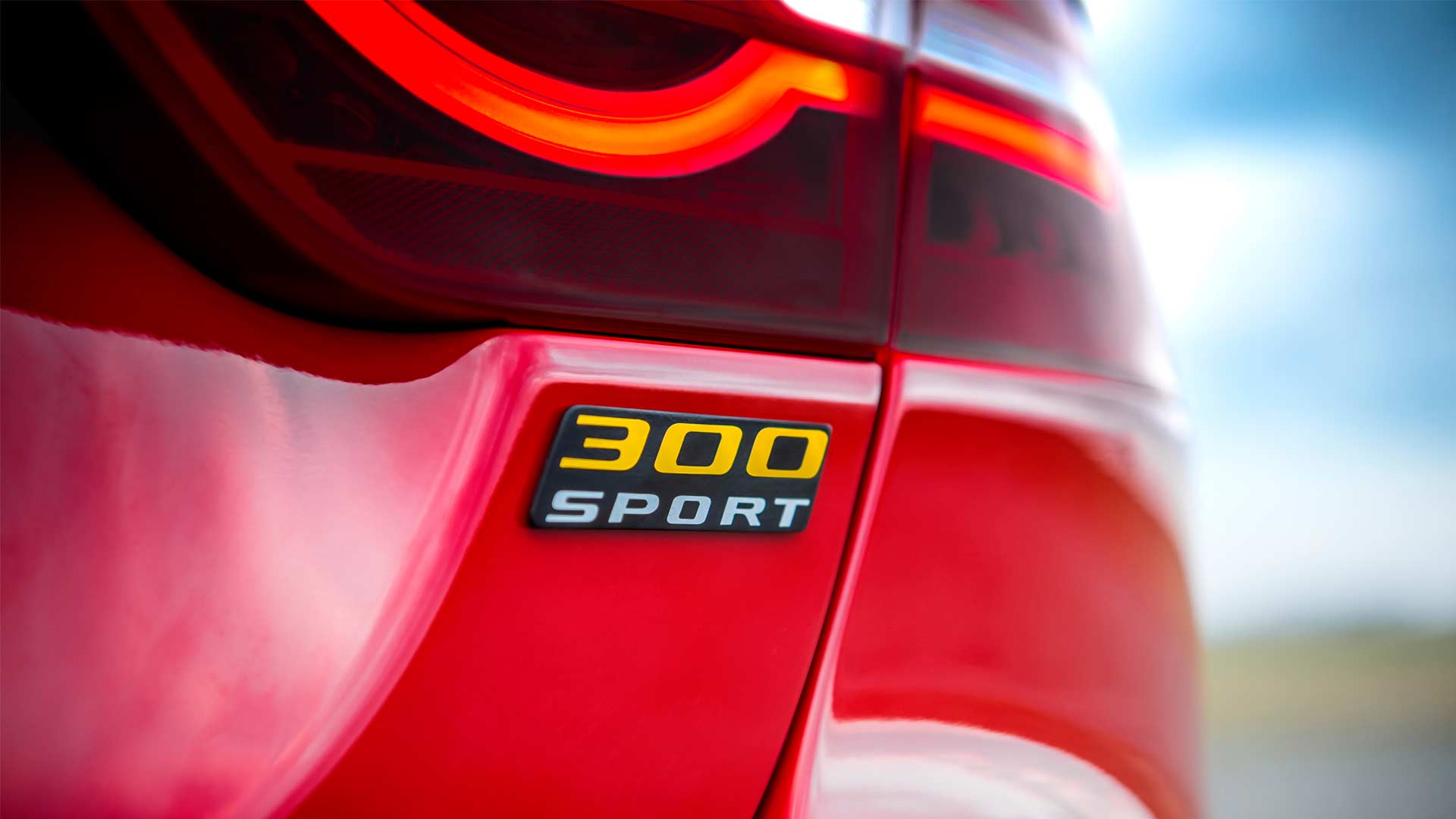 Jaguar-XE-300-Sport_7