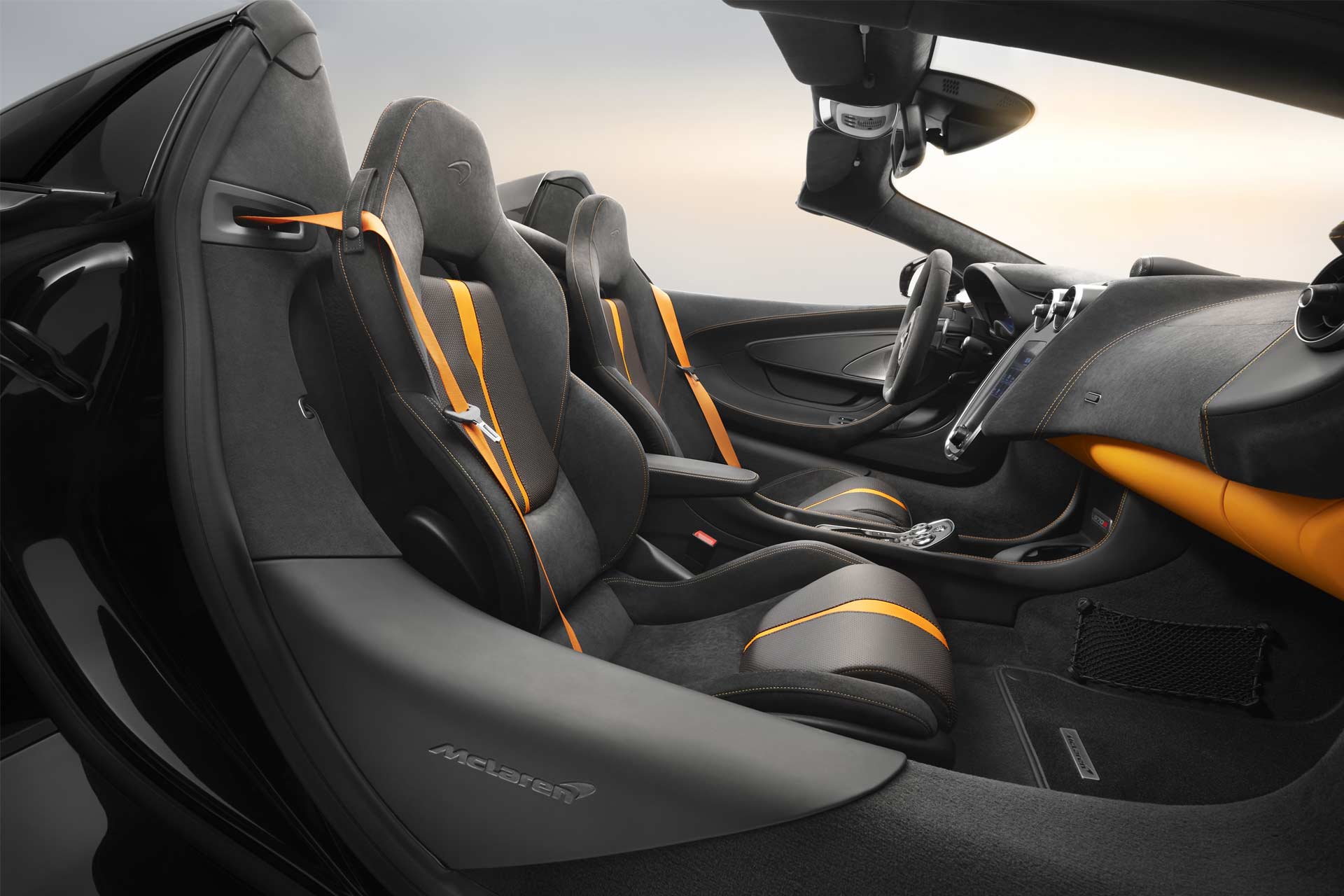 McLaren-570S-Spider-Design-Edition-interior_2