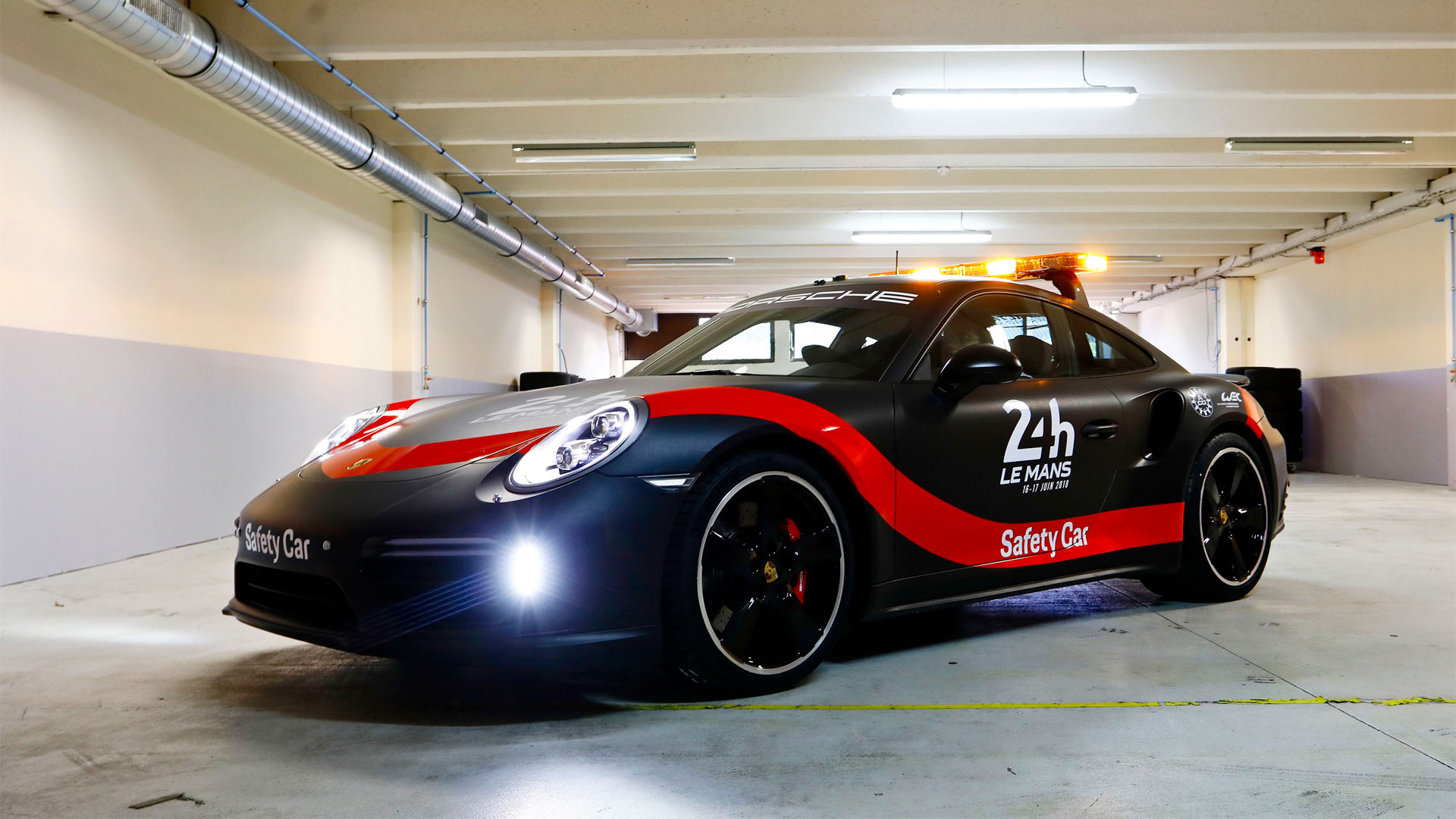 Porsche-911-Turbo-WEC-safety-car_2