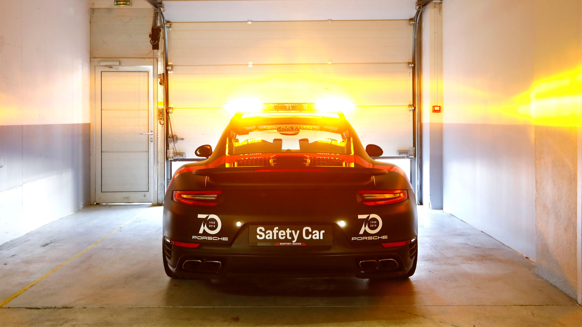 Porsche-911-Turbo-WEC-safety-car_4