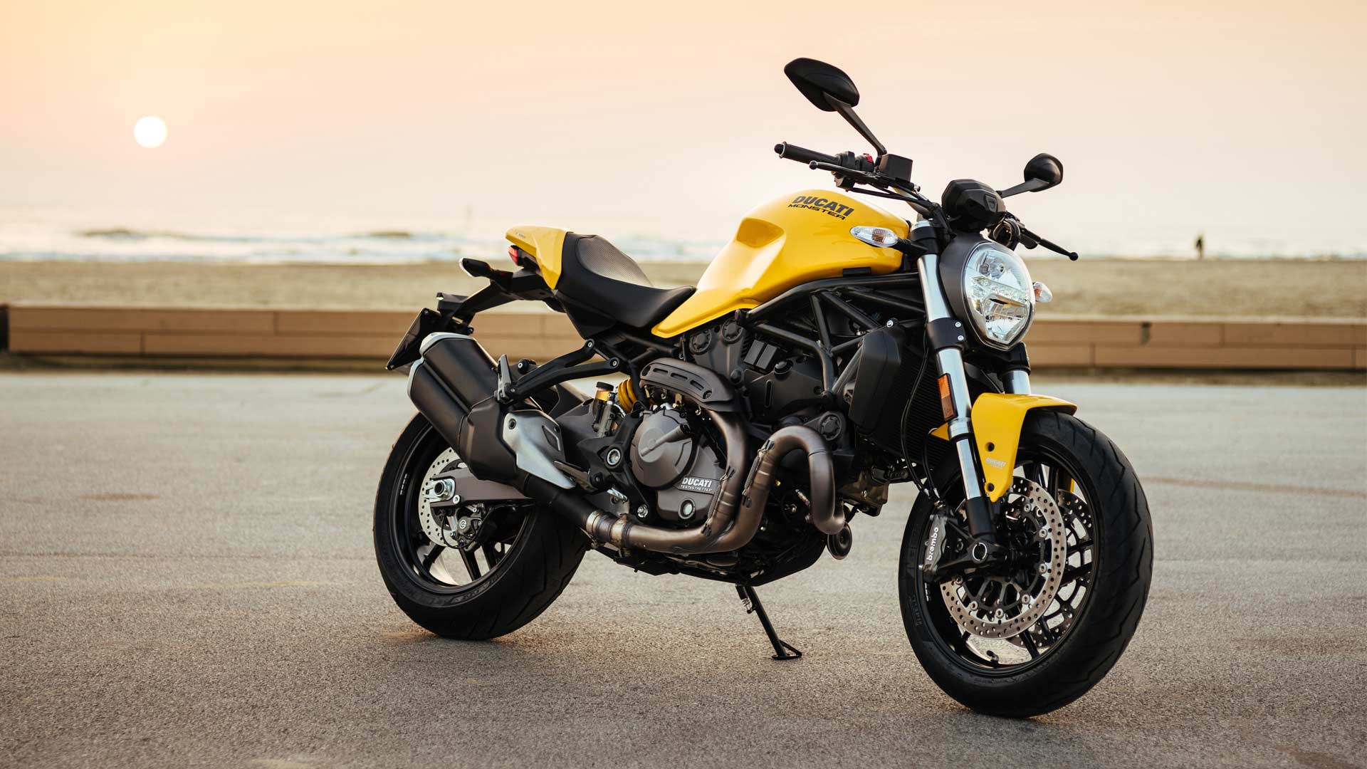 Ducati monster 821 lakhs Clearance