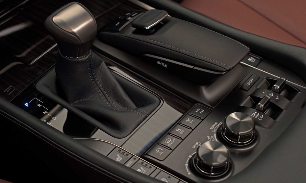 2018-Lexus-LX-570-interior
