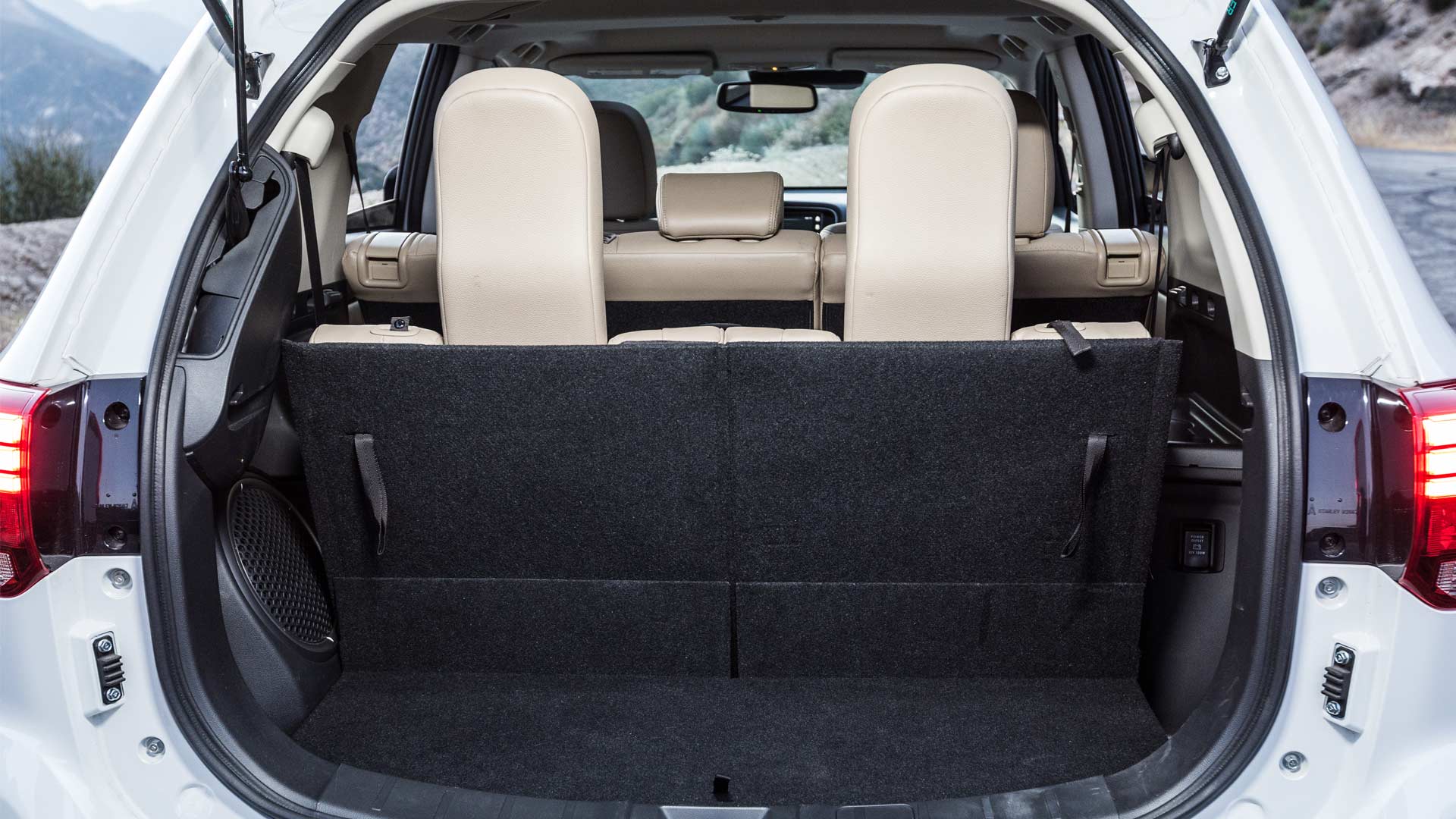 2018-Mitsubishi-Outlander-interior_4