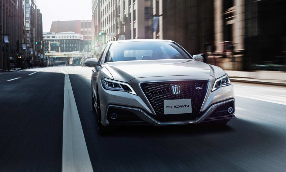 15th-generation-2018-Toyota-Crown-RS