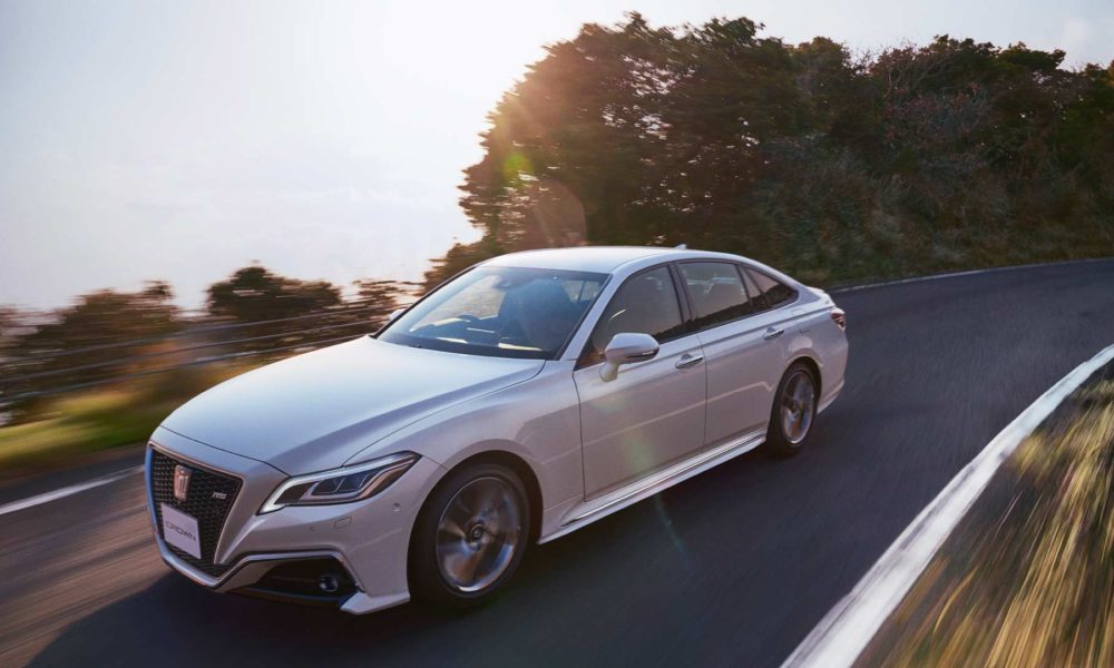 15th-generation-2018-Toyota-Crown-RS_2