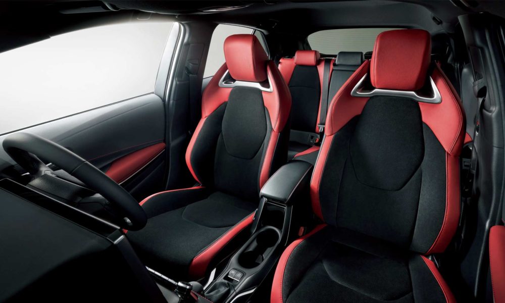 2018-Corolla-Sport-hatchback-interior_2