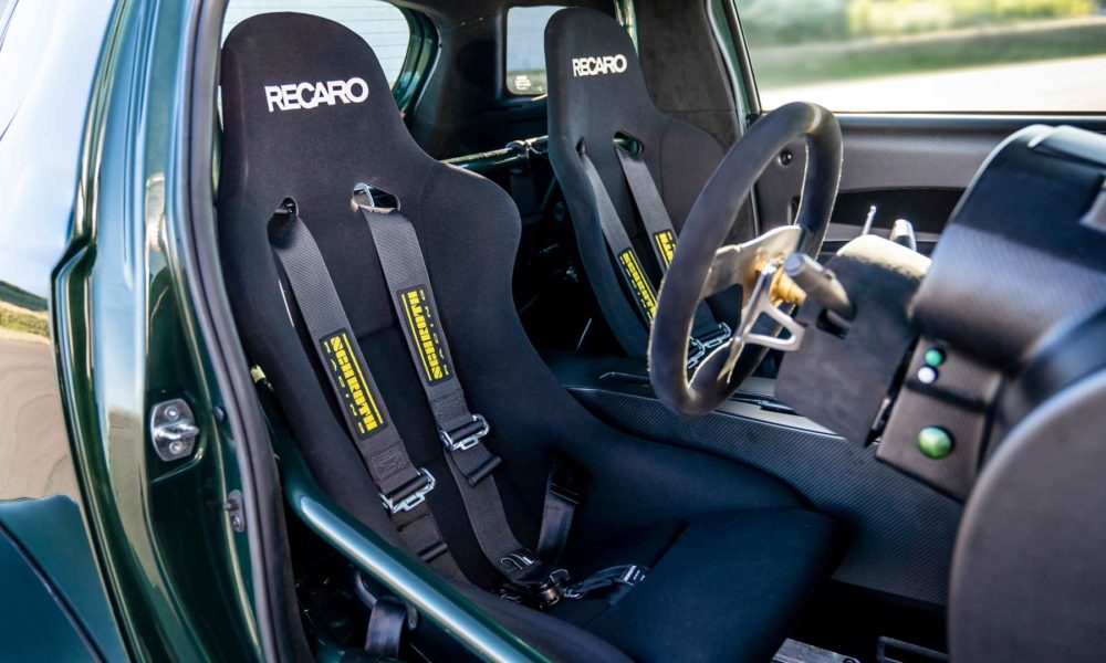 2018-Aston-Martin-V8-Cygnet-interior_2