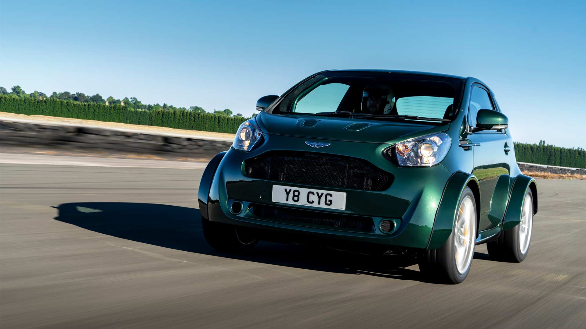 2018-Aston-Martin-V8-Cygnet_2