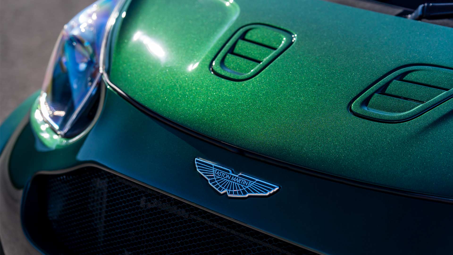 2018-Aston-Martin-V8-Cygnet_4