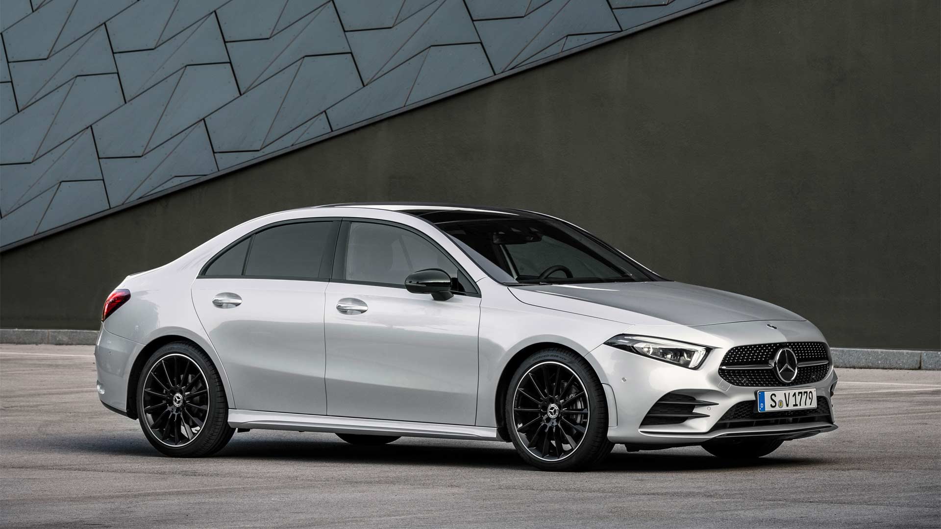 2019-Mercedes-Benz-A-Class-Sedan_3