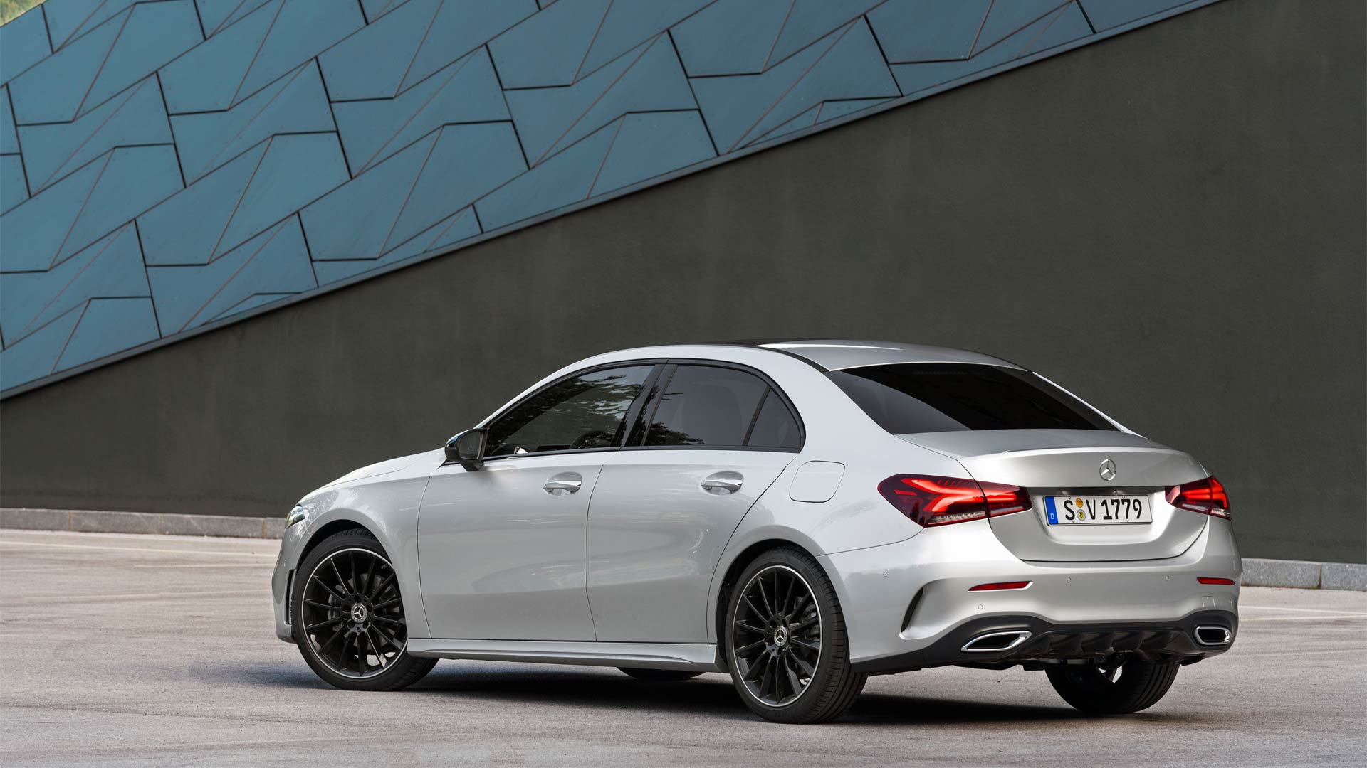 2019-Mercedes-Benz-A-Class-Sedan_4