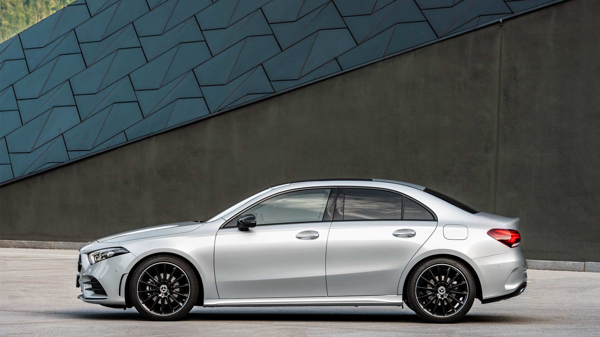 2019-Mercedes-Benz-A-Class-Sedan_5