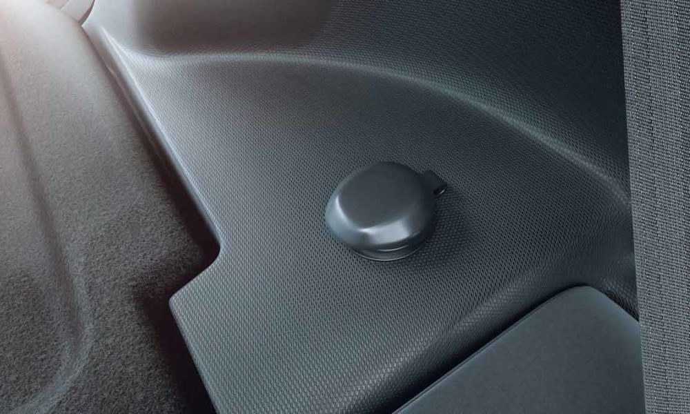 2018-Renault-Kwid-update-interior-12V-power-socket