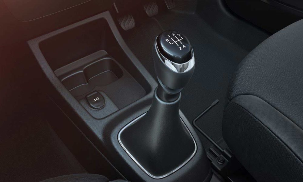 2018-Renault-Kwid-update-interior-gear-lever