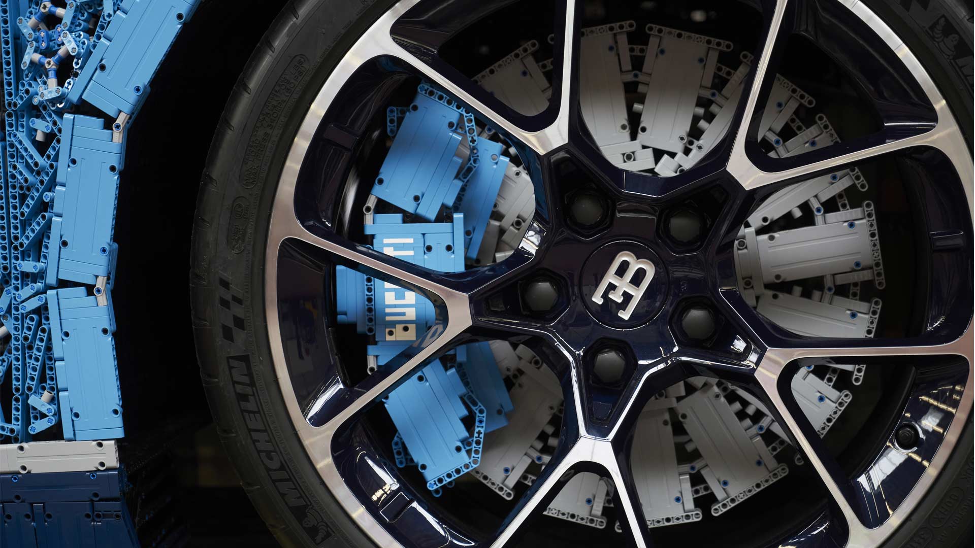 Lego-Technic-Bugatti-Chiron-wheels-brakes