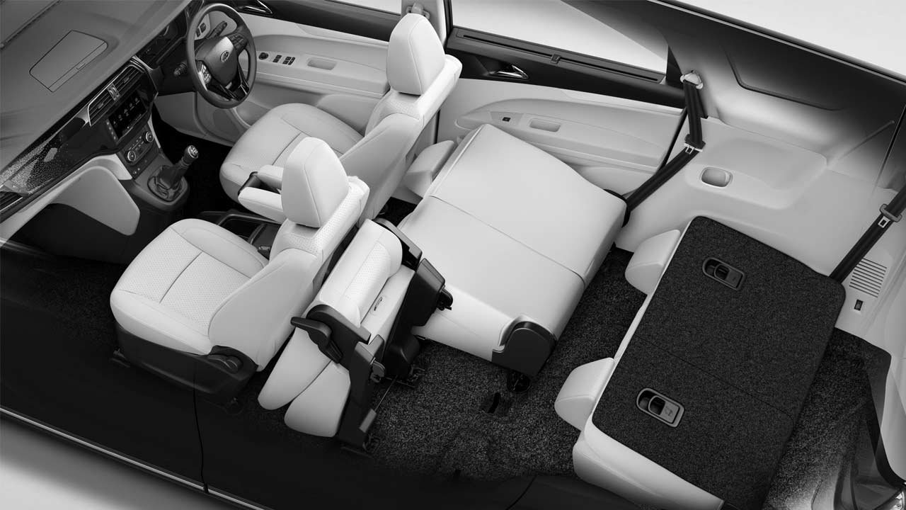 Mahindra-Marazzo-Cabin-seating_3