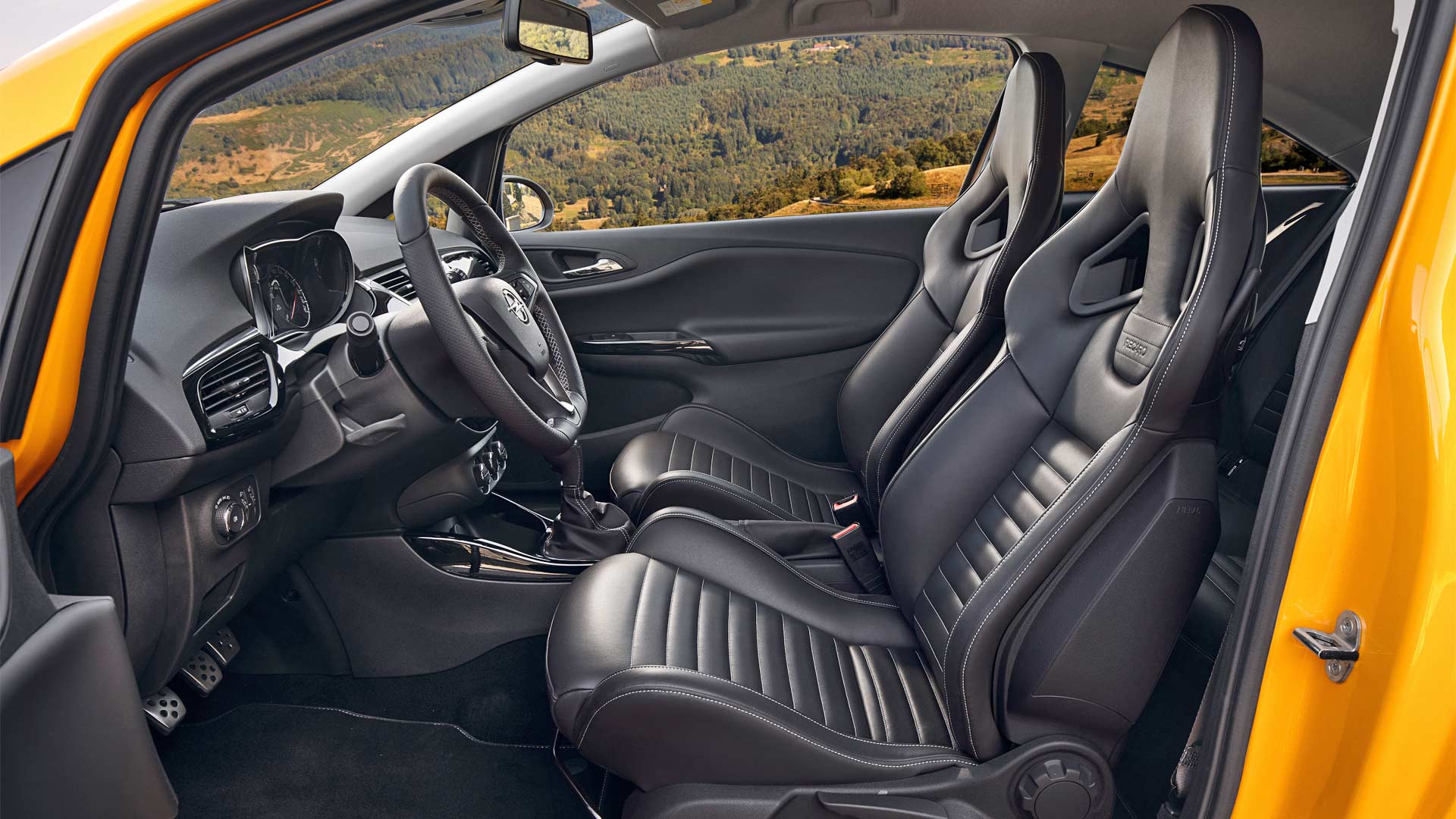 2018-Opel-Corsa-GSi-interior_2