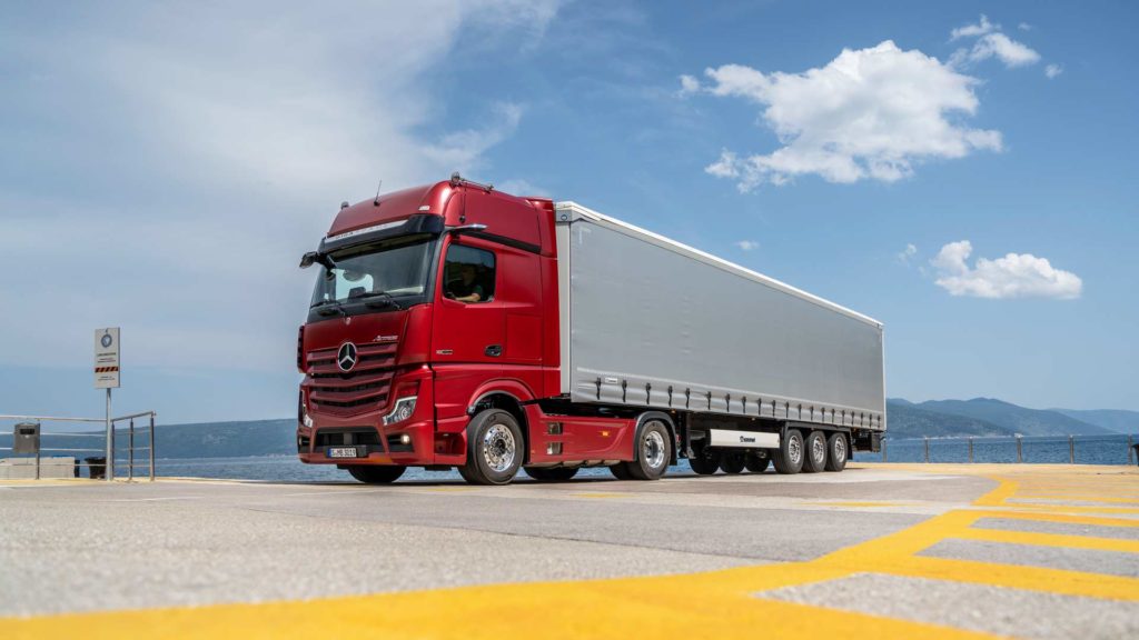 New Mercedes Actros is more efficient, replaces mirrors with cameras ...
