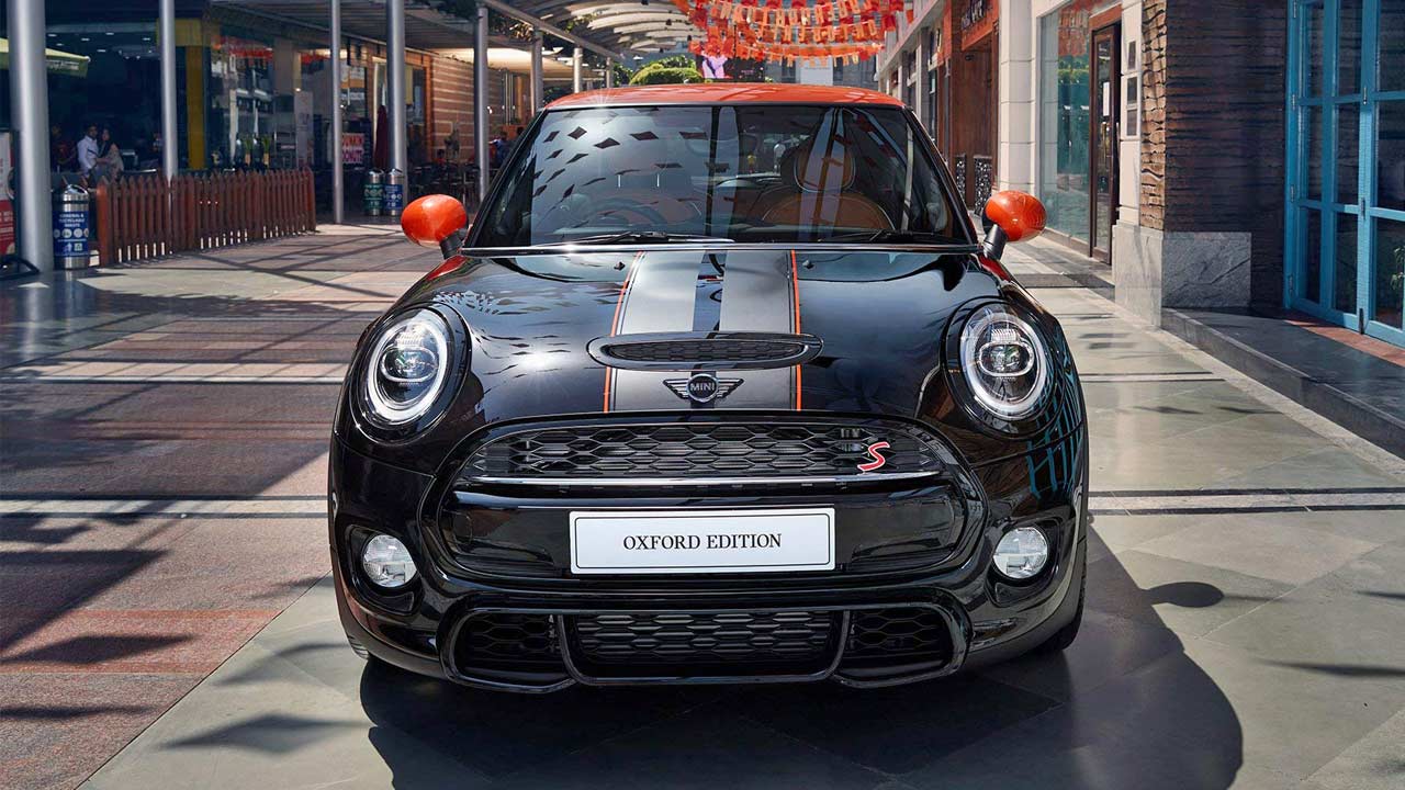 Mini-Oxford-Edition-Midnight-Black-with-Solaris-Orange-Roof