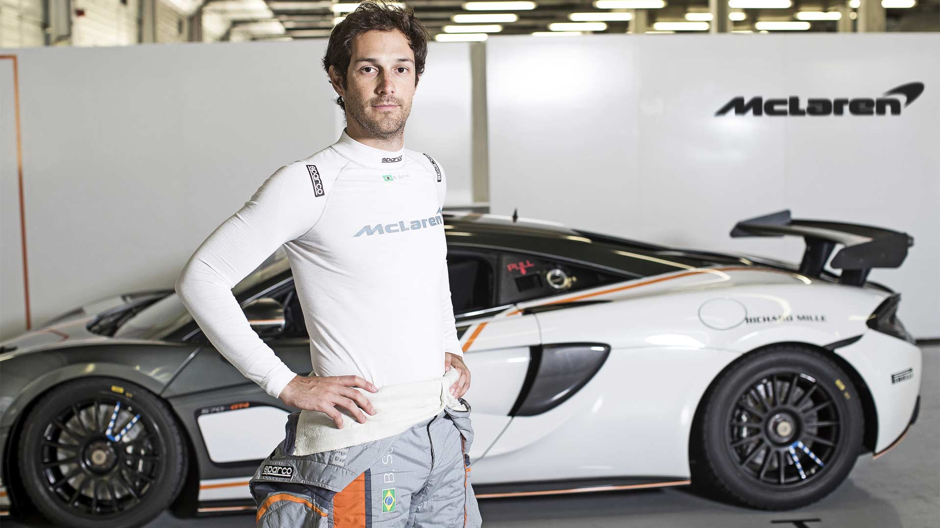 McLaren-and-Sparco-world's-lightest-FIA-certified-race-suit_3