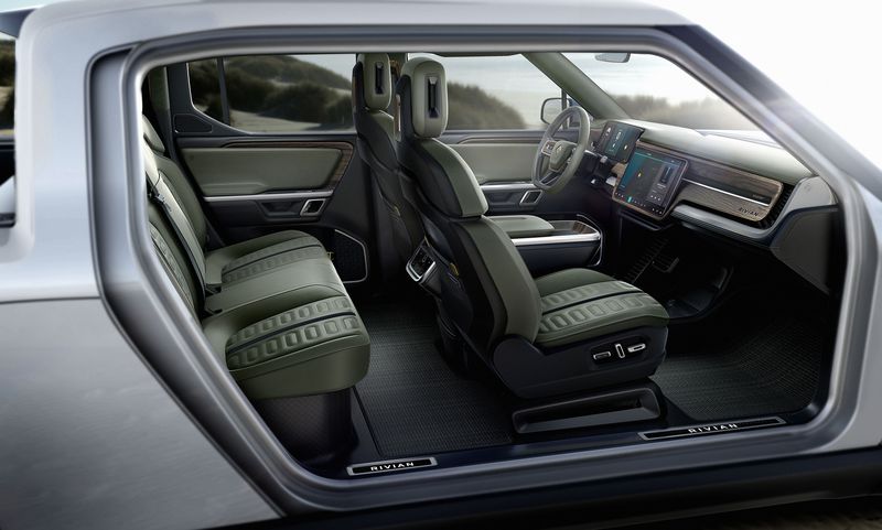 Rivian R1T all-electric pick-up truck interior_4