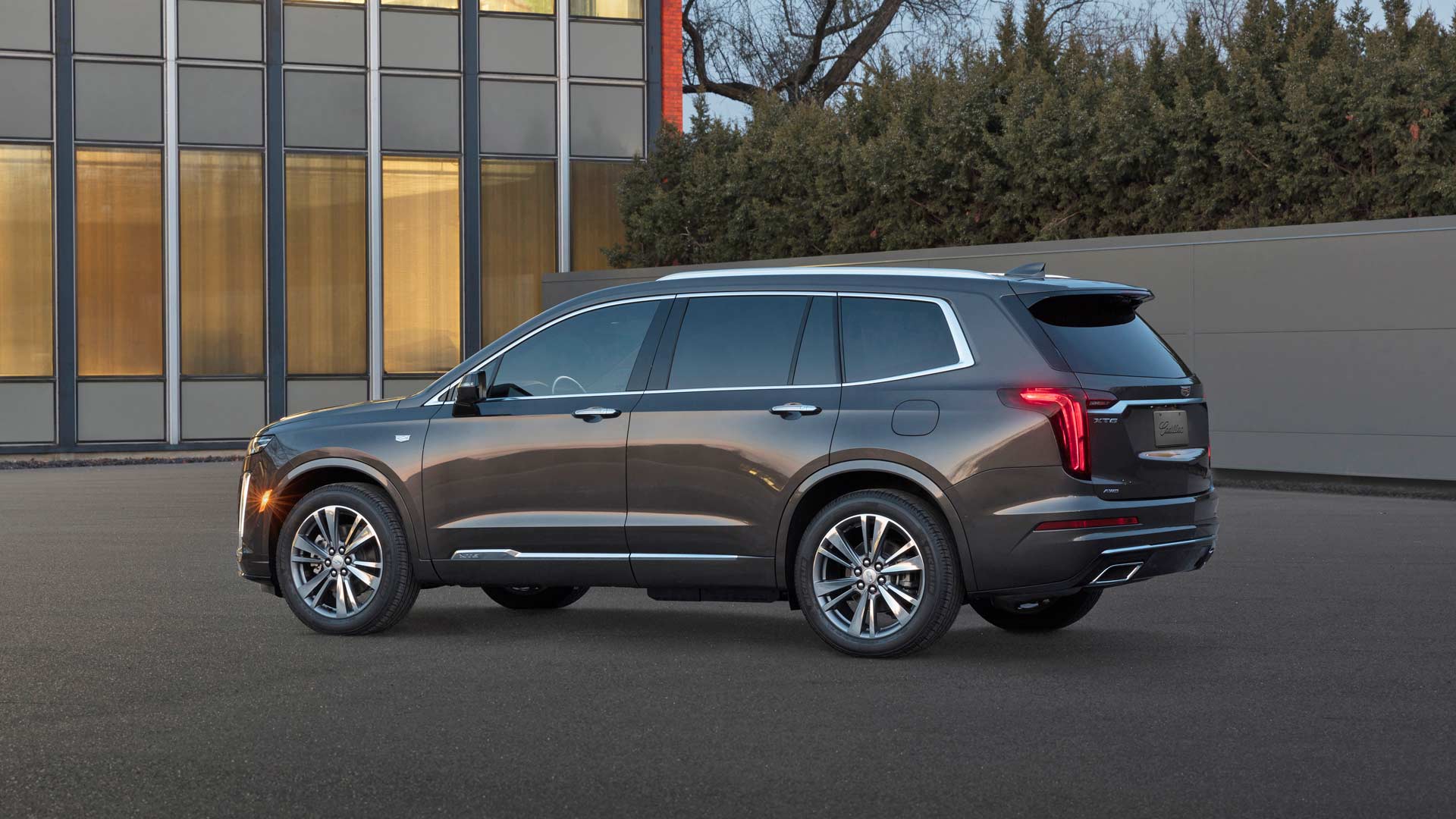 2020-Cadillac-XT6-Luxury_4