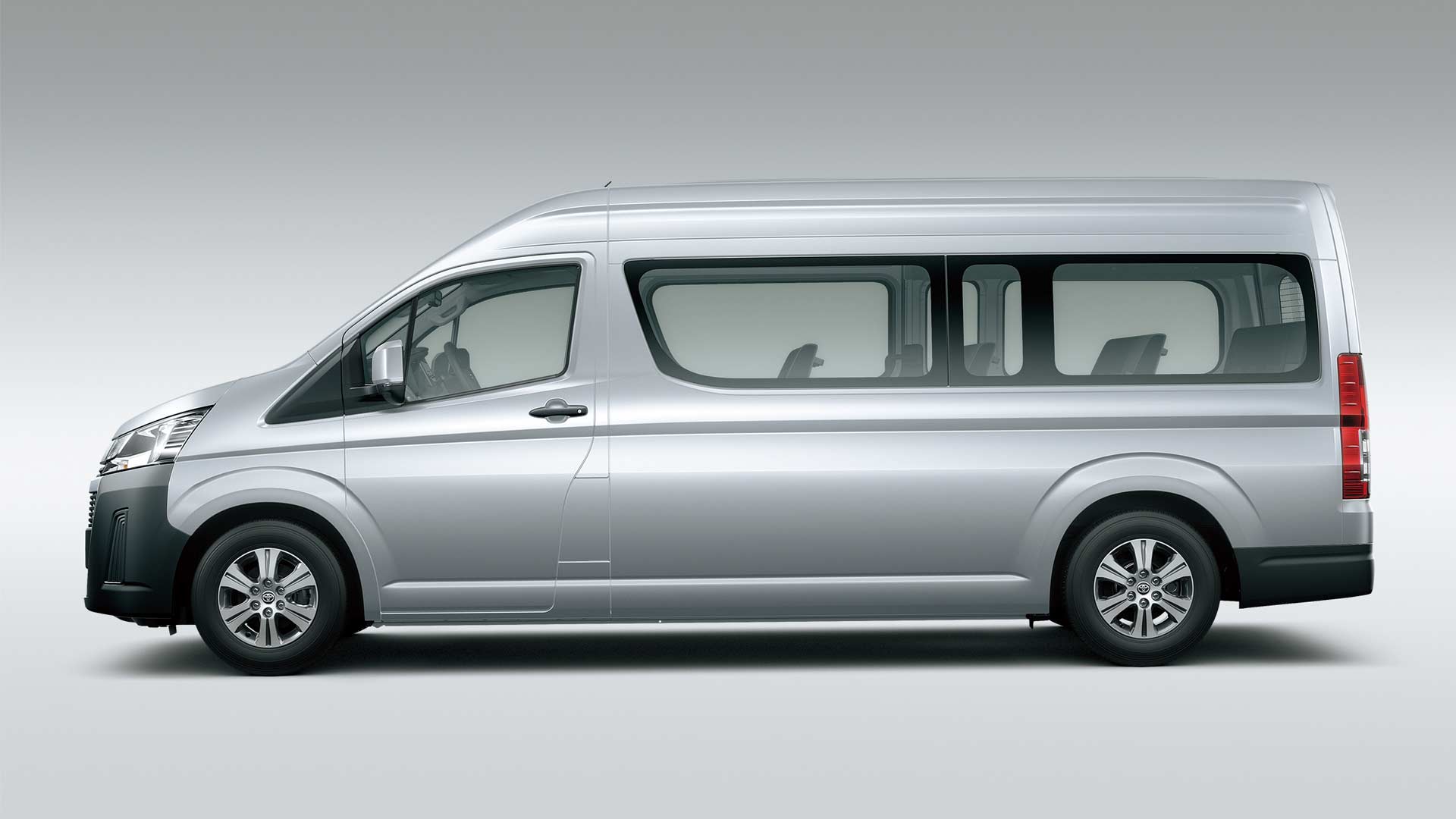 2019-6th-generation-Toyota-Hiace_3
