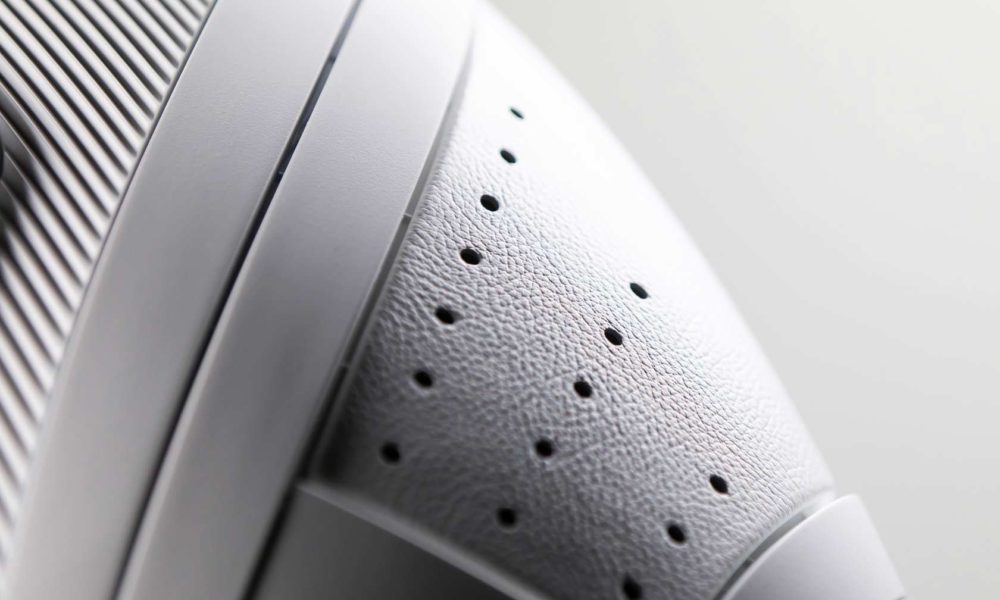 2019-Lexus-UX-Sole-of-the-UX-John-Elliott-Nike-AF1-shoe-inspired-tires_6