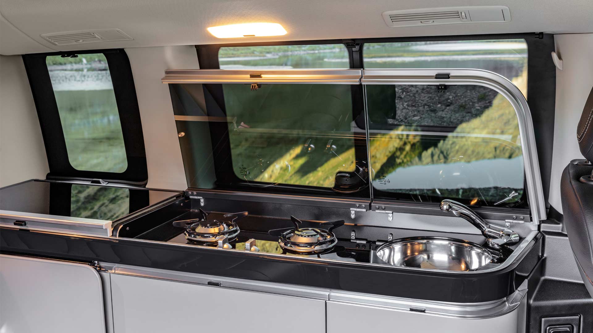 2019-Mercedes-Benz-V-Class-facelift Marco Polo Interior