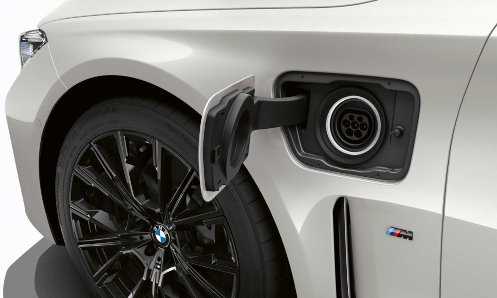 2020-BMW-745e-Plug-In-Hybrid-Charging-Port