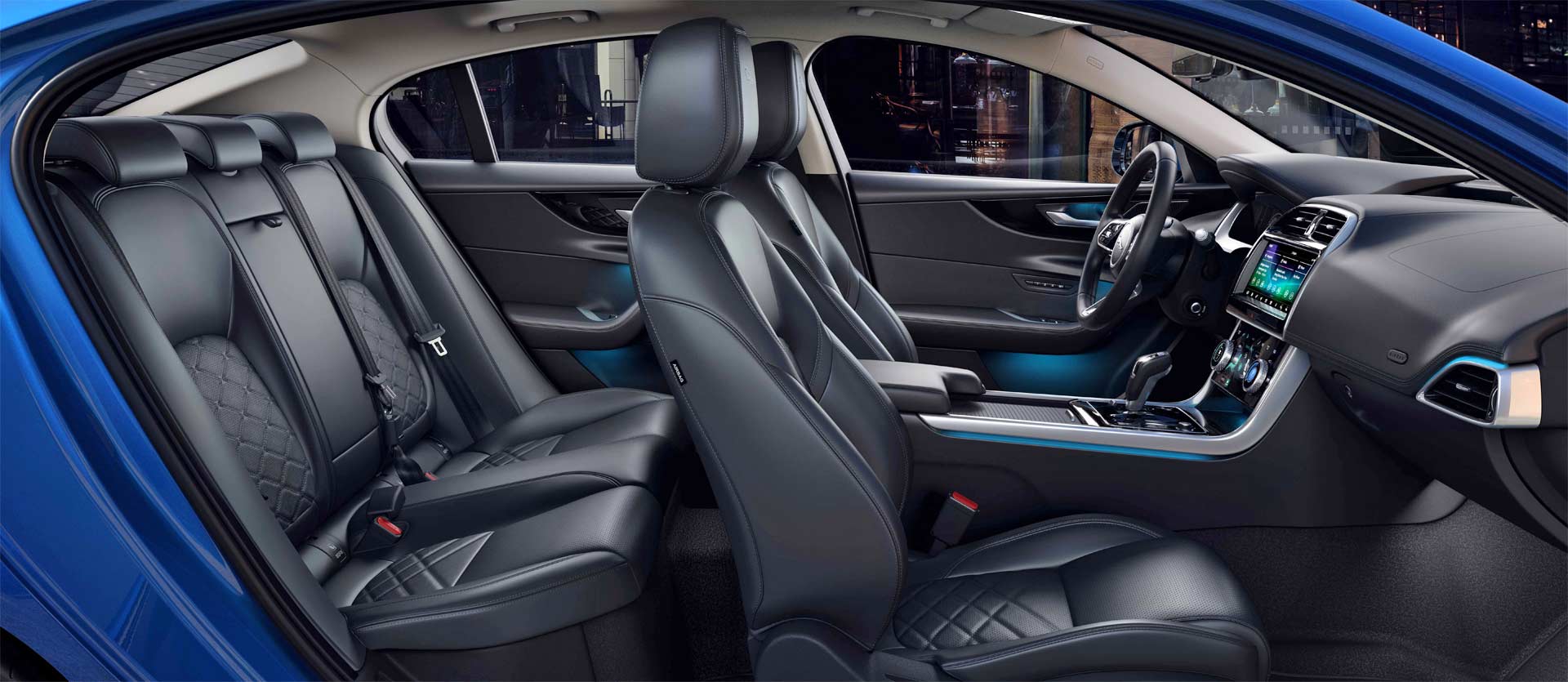 2020-Jaguar-XE-Interior_4