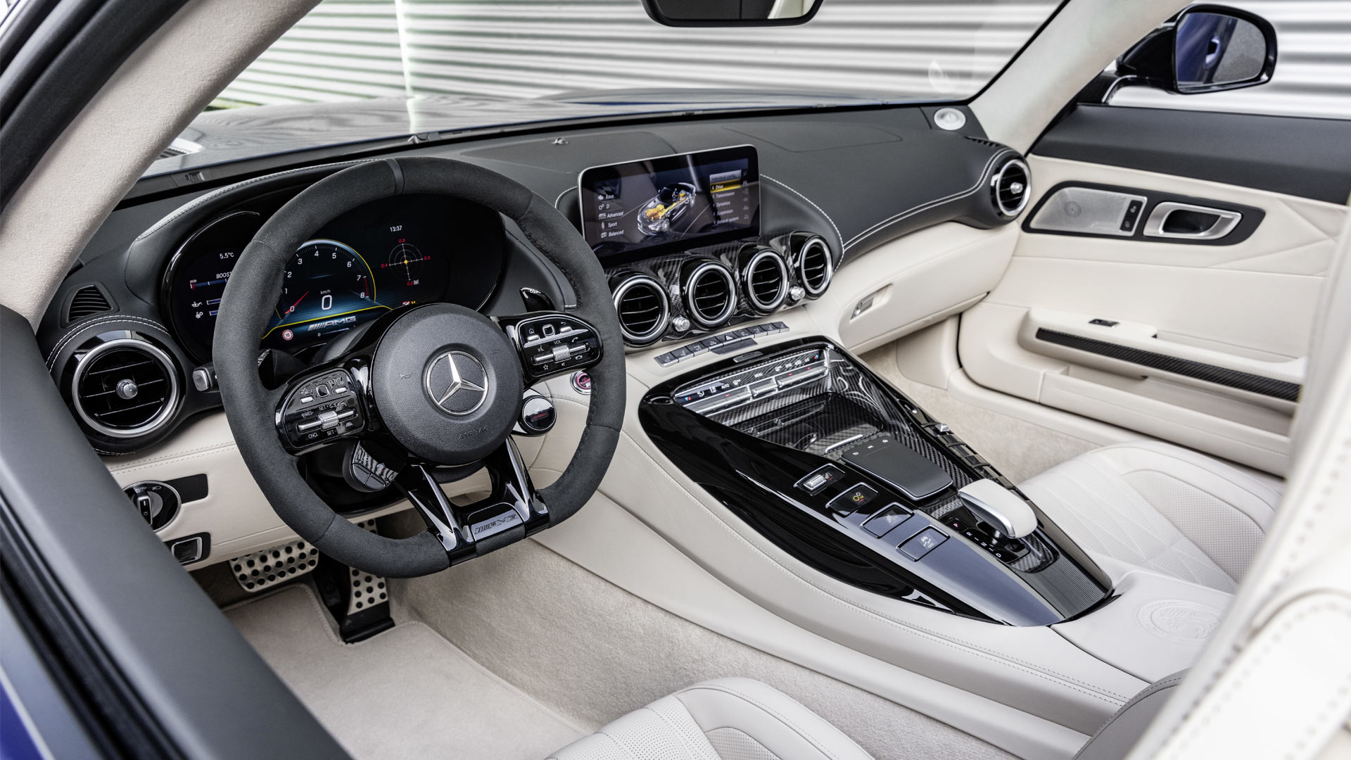 2019-Mercedes-AMG-GT-R-Roadster-Interior