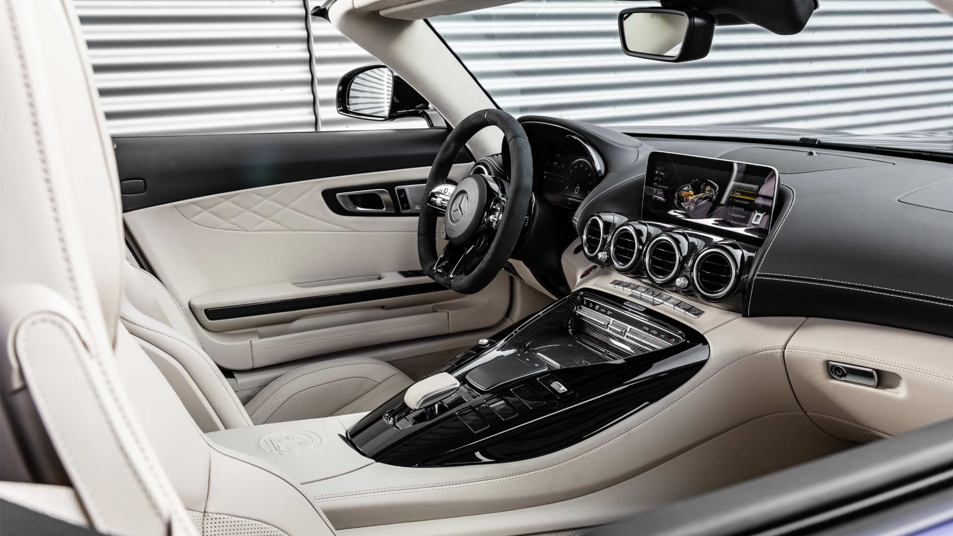 2019-Mercedes-AMG-GT-R-Roadster-Interior_2