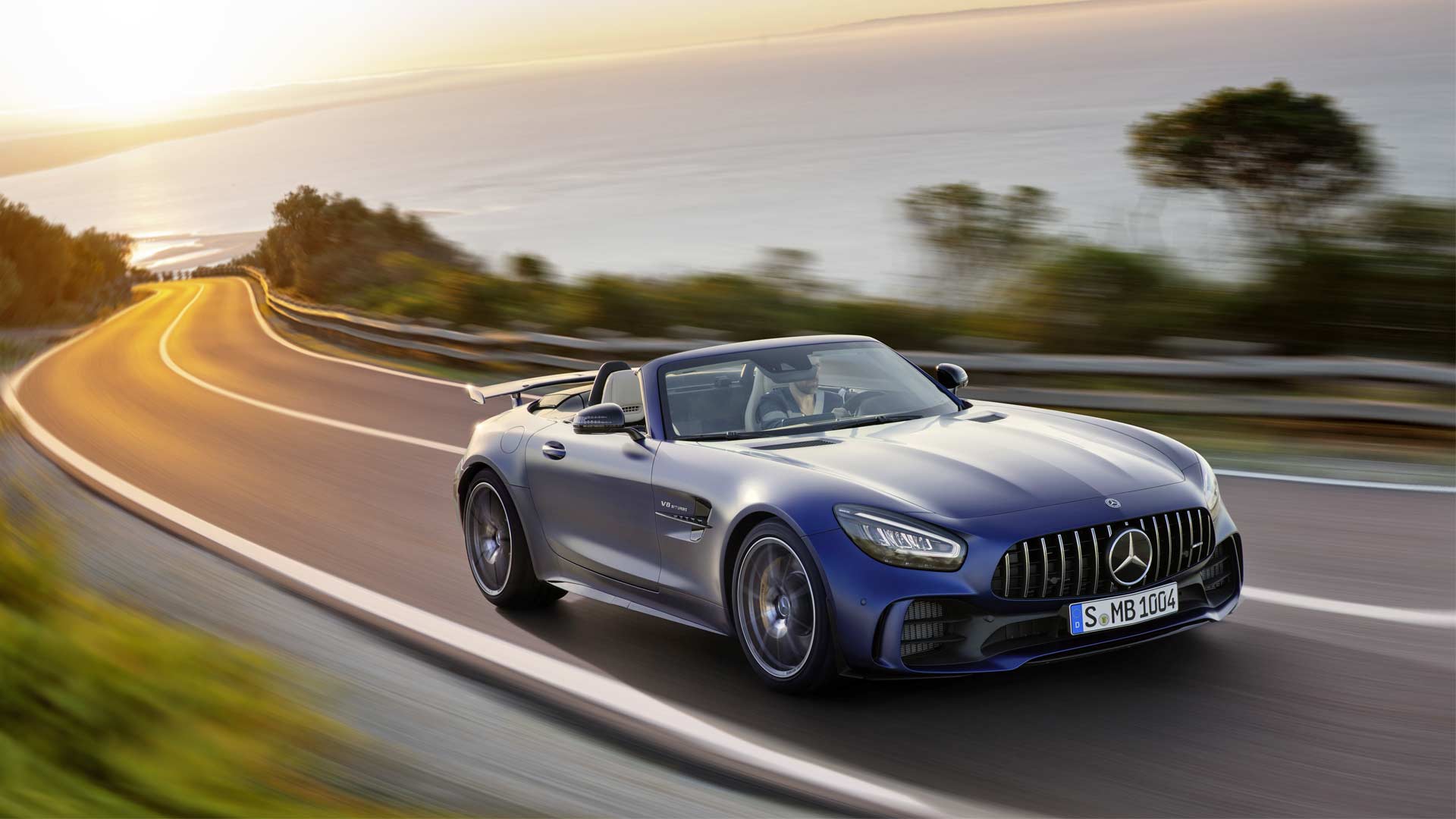 2019-Mercedes-AMG-GT-R-Roadster