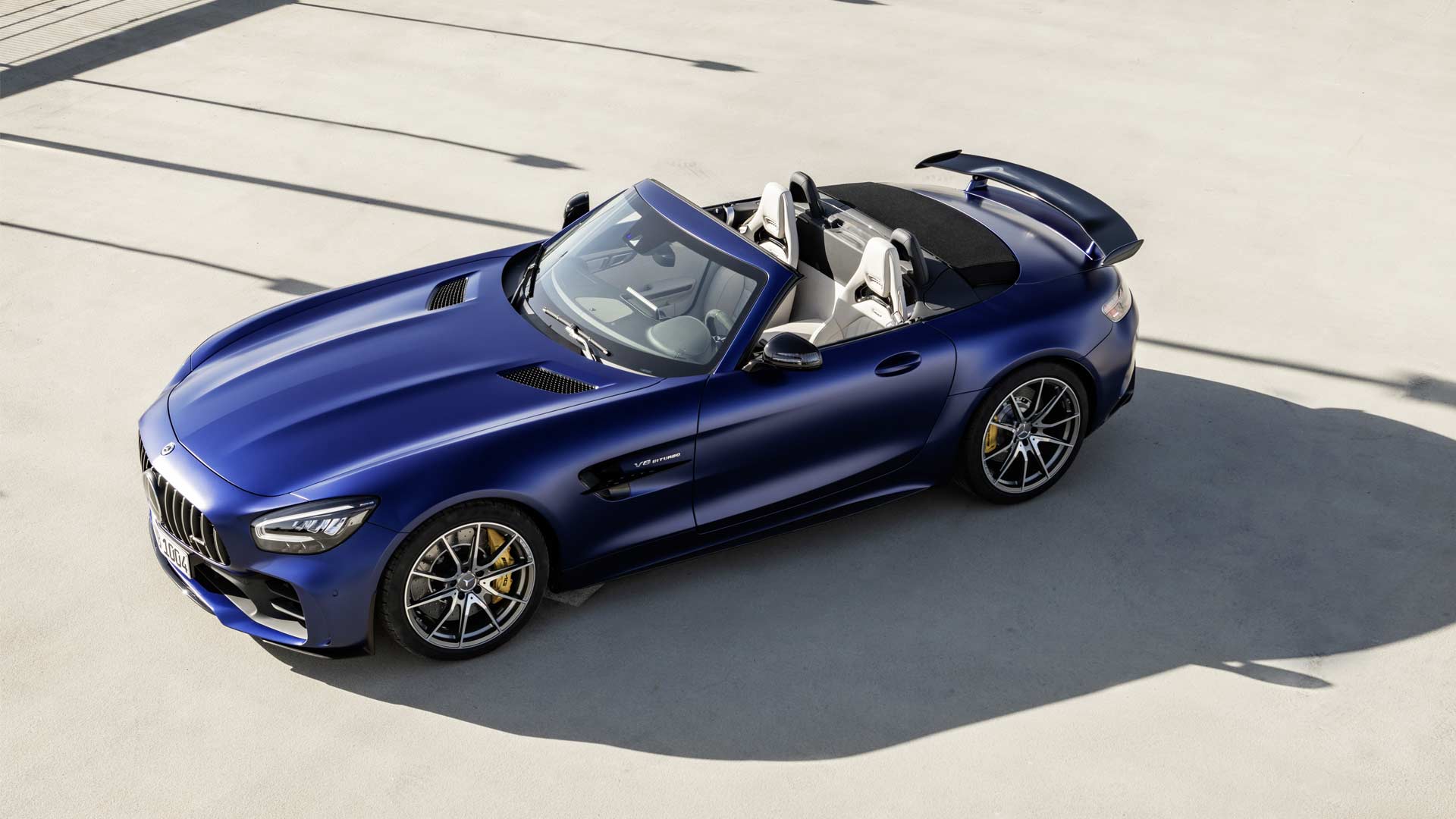 2019-Mercedes-AMG-GT-R-Roadster_2