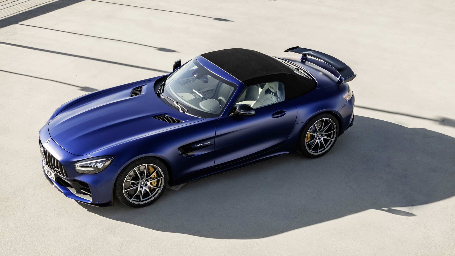 2019-Mercedes-AMG-GT-R-Roadster_3