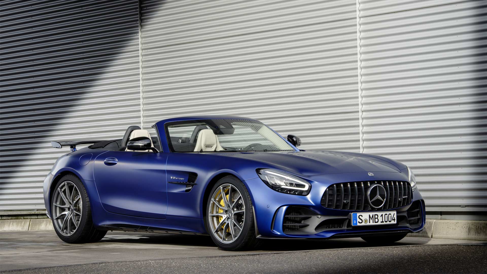 2019-Mercedes-AMG-GT-R-Roadster_4