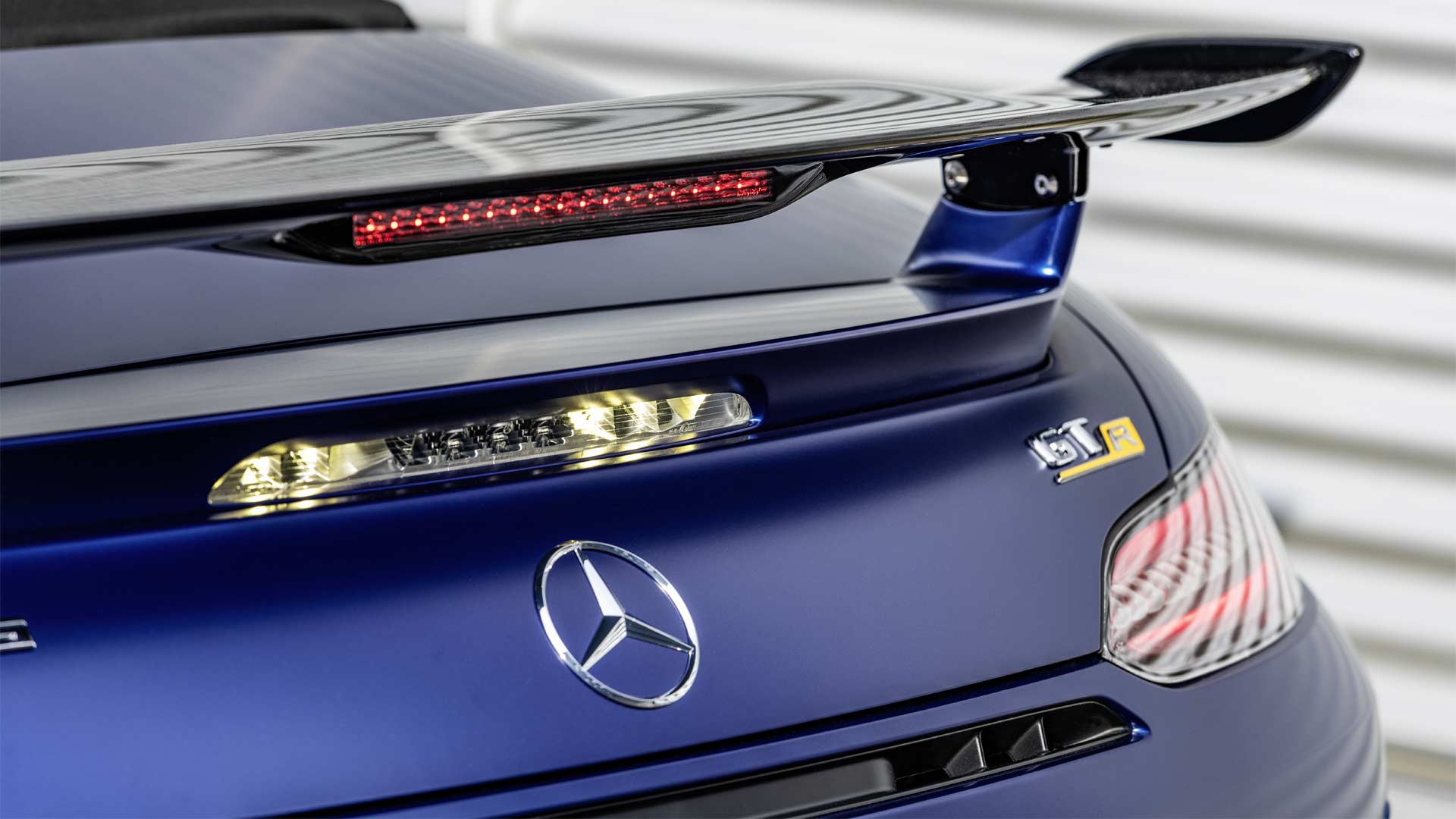 2019-Mercedes-AMG-GT-R-Roadster_6