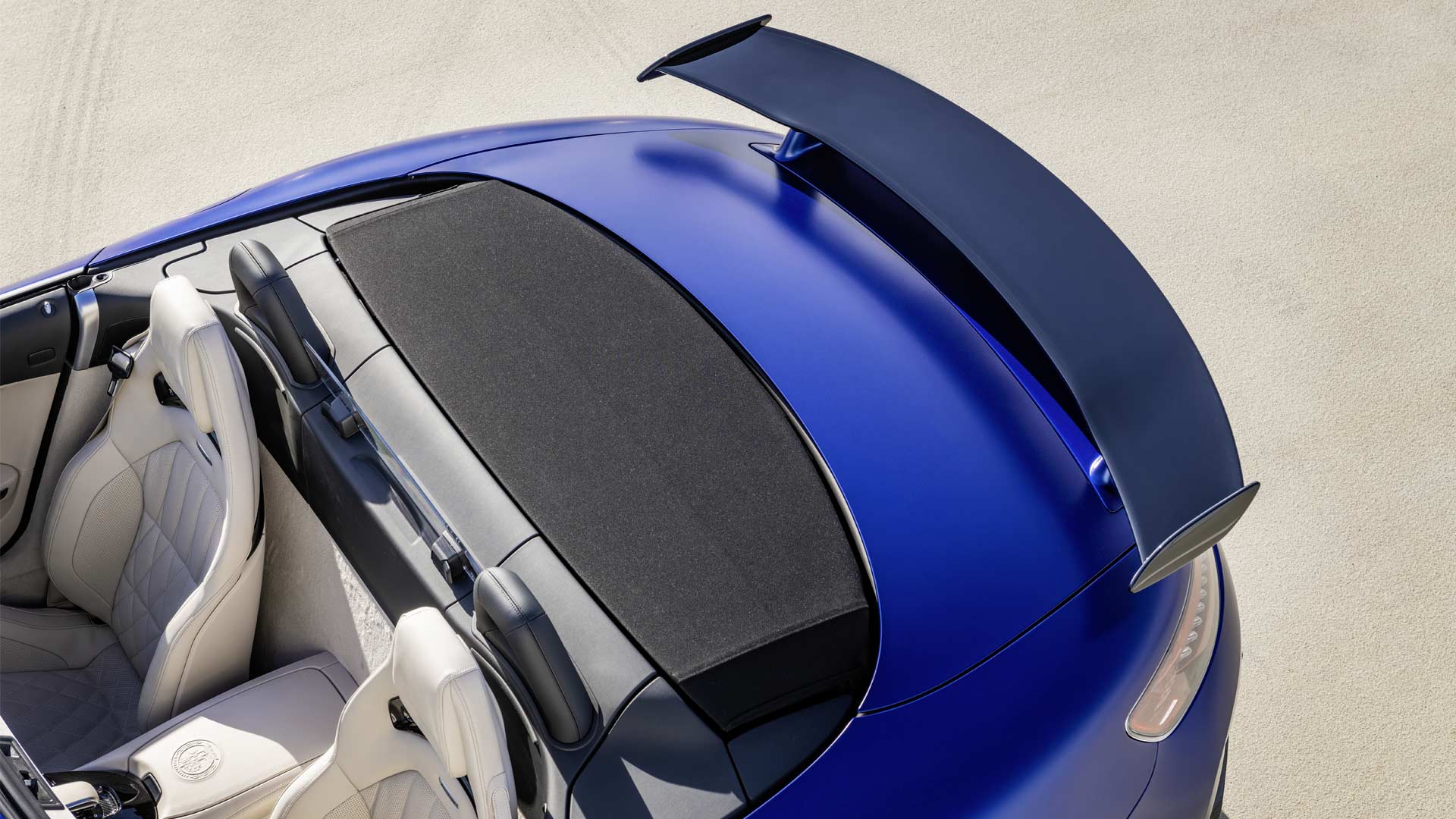 2019-Mercedes-AMG-GT-R-Roadster_7